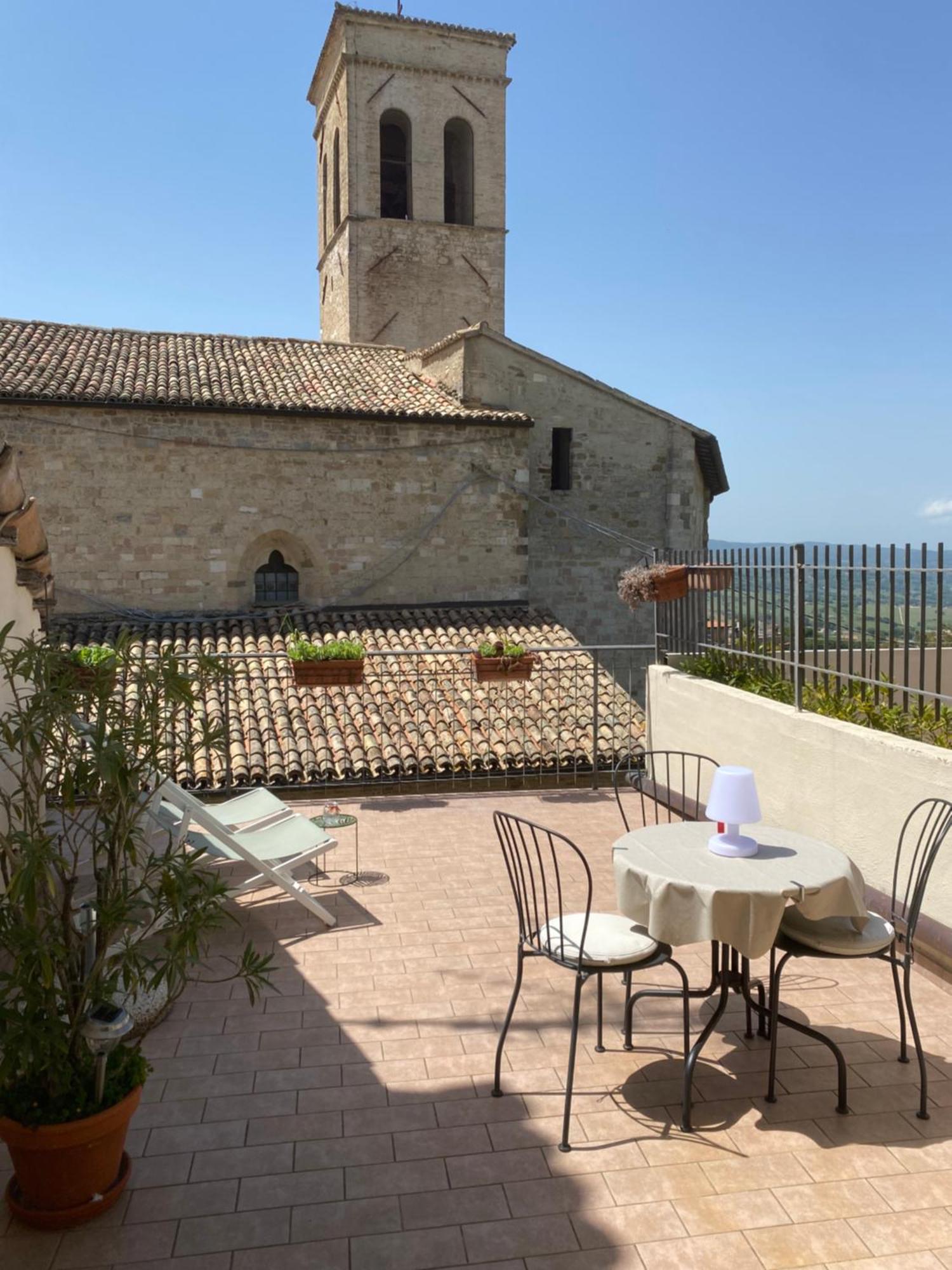 App. Con Terrazza Panoramica In Centro-Montefalco Extérieur photo