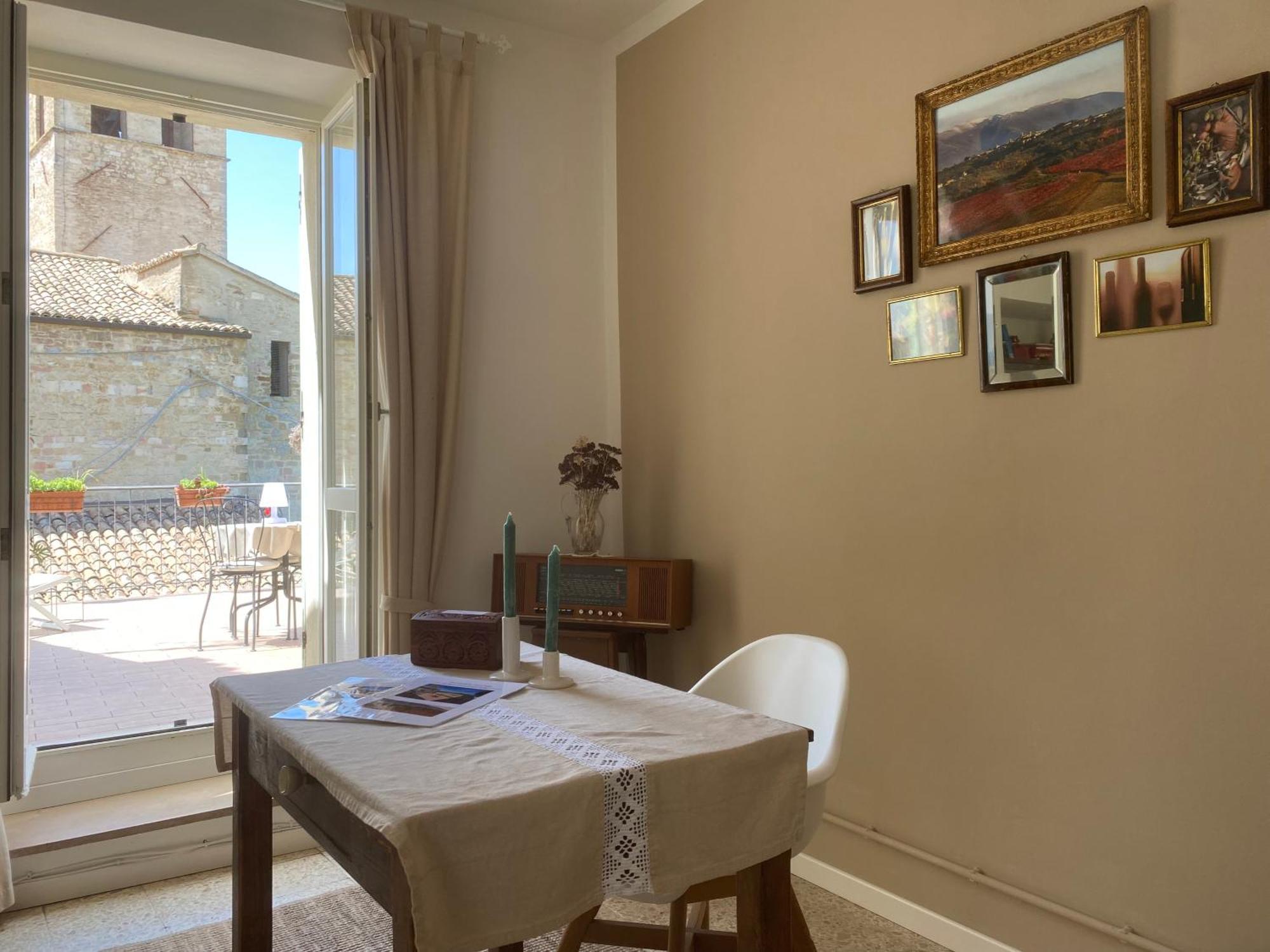 App. Con Terrazza Panoramica In Centro-Montefalco Extérieur photo